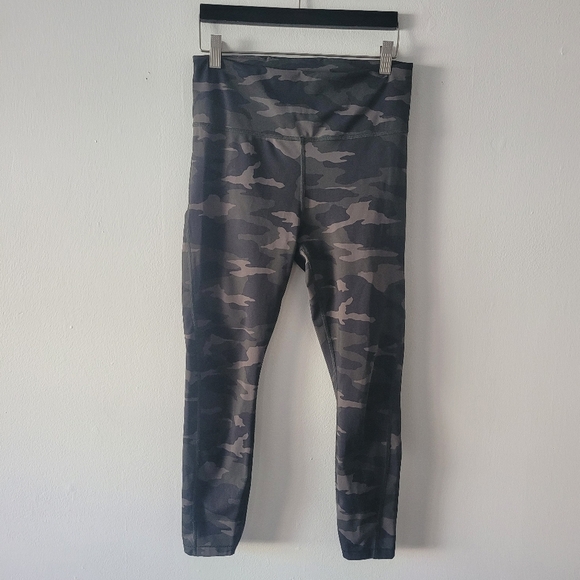 Athleta 7/8 Green Camo Leggings Small - Picture 1 of 7